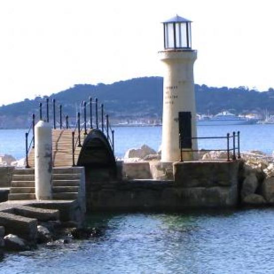 côté plage -détail du phare du Niel-