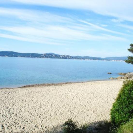 une des plages de Ste Maxime face à St Tropez